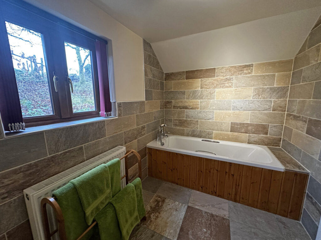 Family Bathroom, Full-size Bath, Country Cottage, Rural Retreat, Basel Cottage, Brecon Beacons, Llandovery, Carmarthenshire, Wales, Self-Catering Holiday Cottage