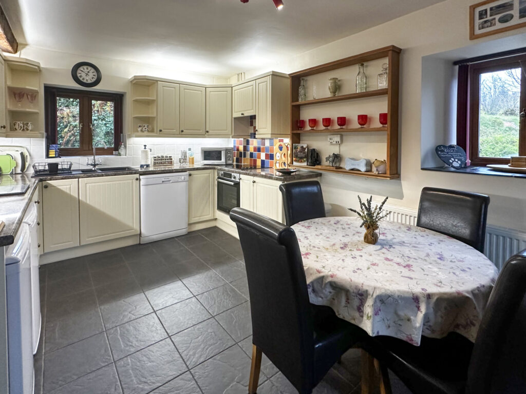 Country Kitchen, well equipped kitchen, family dining, Basel Cottage, Brecon Beacons, Llandovery, Discover Carmarthenshire