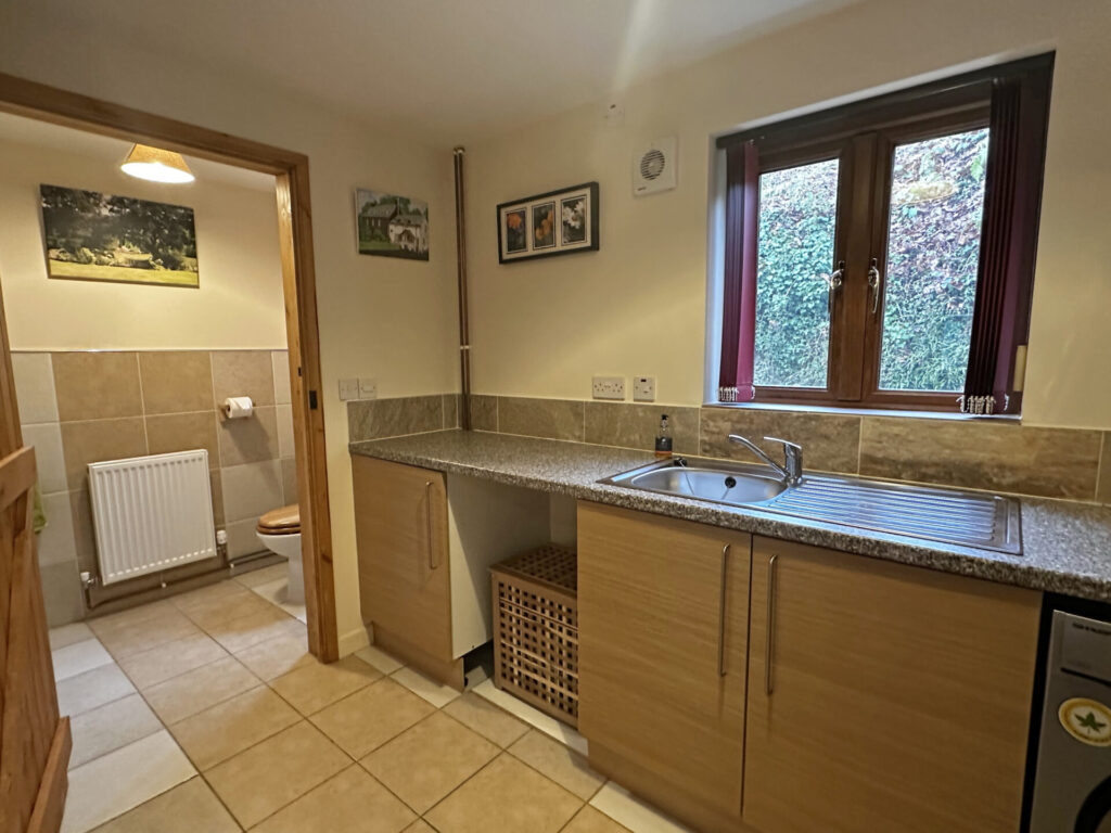 Utility Room, Downstairs Toilet, Washing and Drying Area, Basel Cottage, Self-Catering Holiday Cottage, Llandovery, Brecon Beacons, Carmarthenshire, Wales